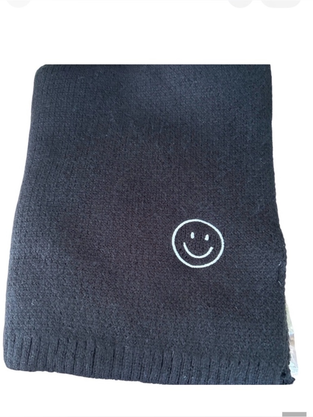 ❄️New❄️Black Fall/Winter Scarf With White Smiley Face Logo